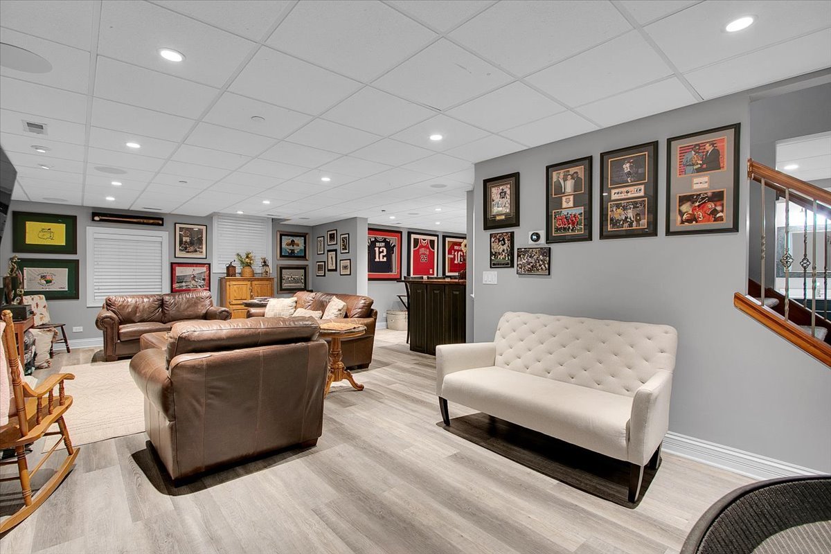 552 Ahlstrand Road Glen Ellyn, IL 60137 - Photo 36 of 51 Gallery Image 36