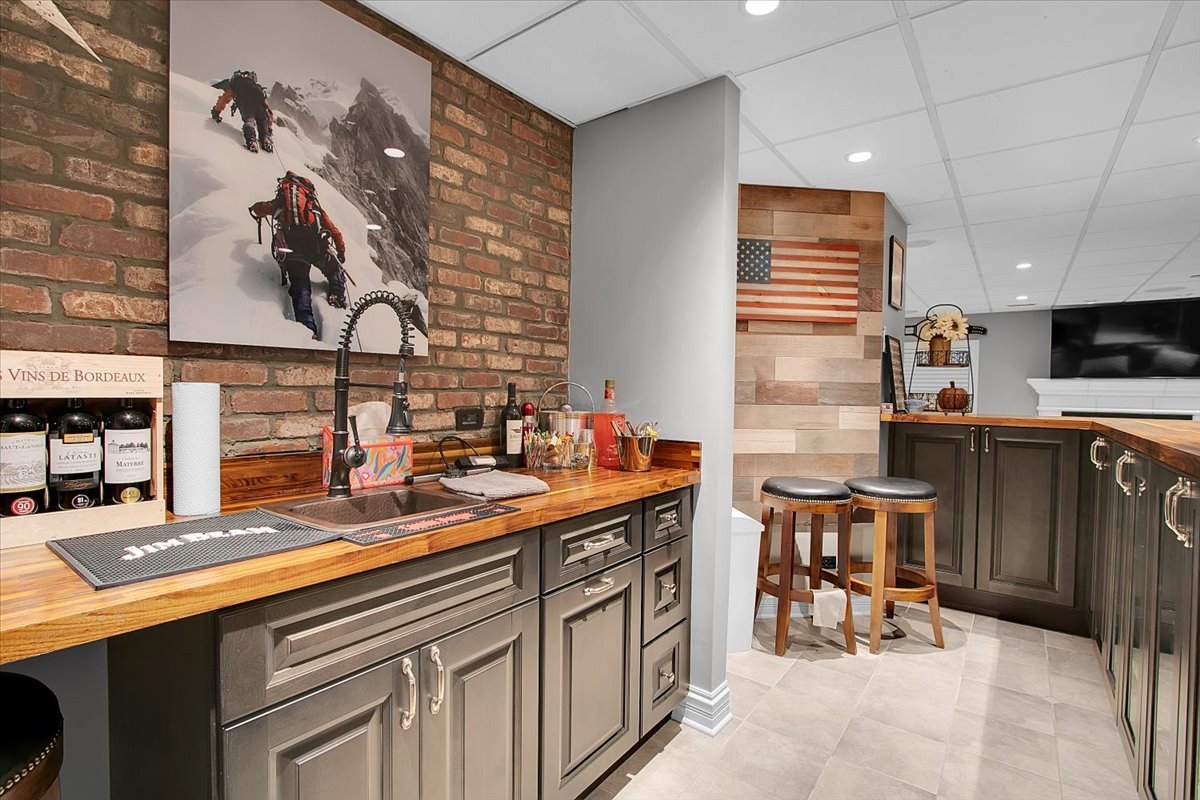 552 Ahlstrand Road Glen Ellyn, IL 60137 - Photo 39 of 51 Gallery Image 39