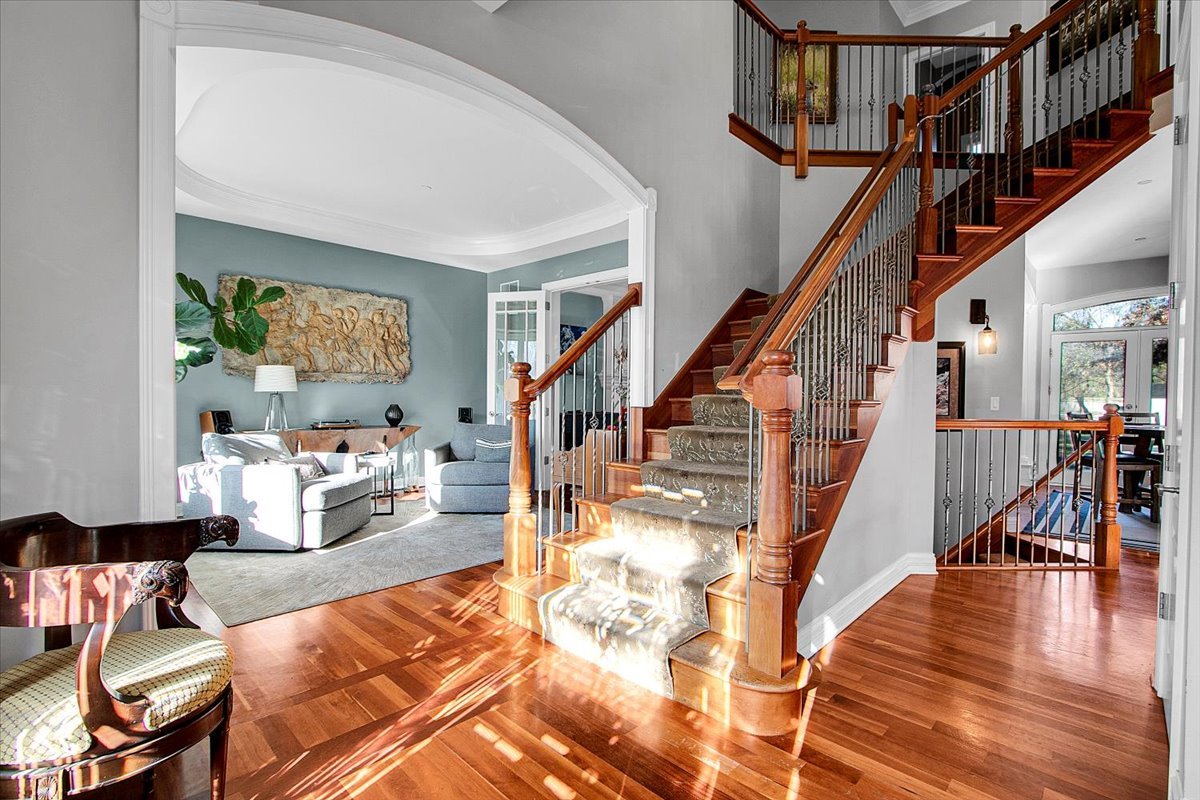 552 Ahlstrand Road Glen Ellyn, IL 60137 - Photo 4 of 51 Gallery Image 4