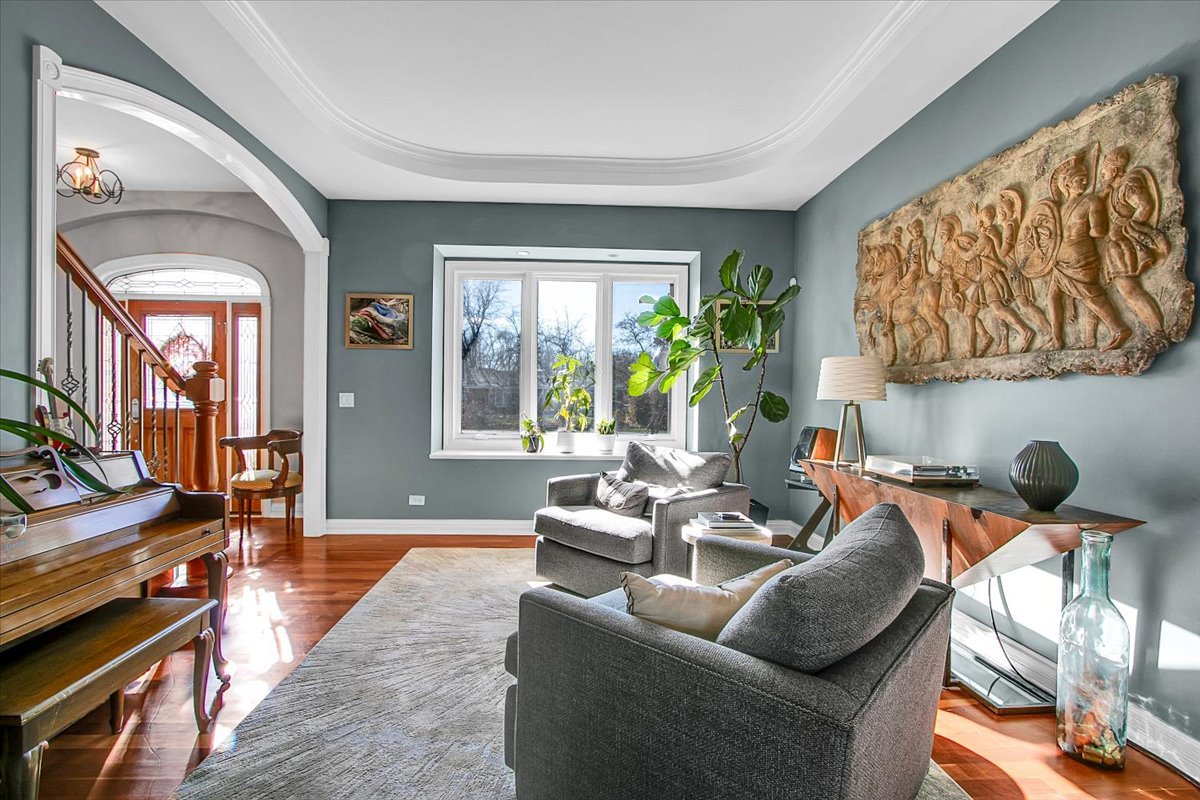 552 Ahlstrand Road Glen Ellyn, IL 60137 - Photo 6 of 51 Gallery Image 6