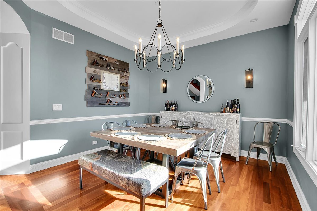 552 Ahlstrand Road Glen Ellyn, IL 60137 - Photo 8 of 51 Gallery Image 8