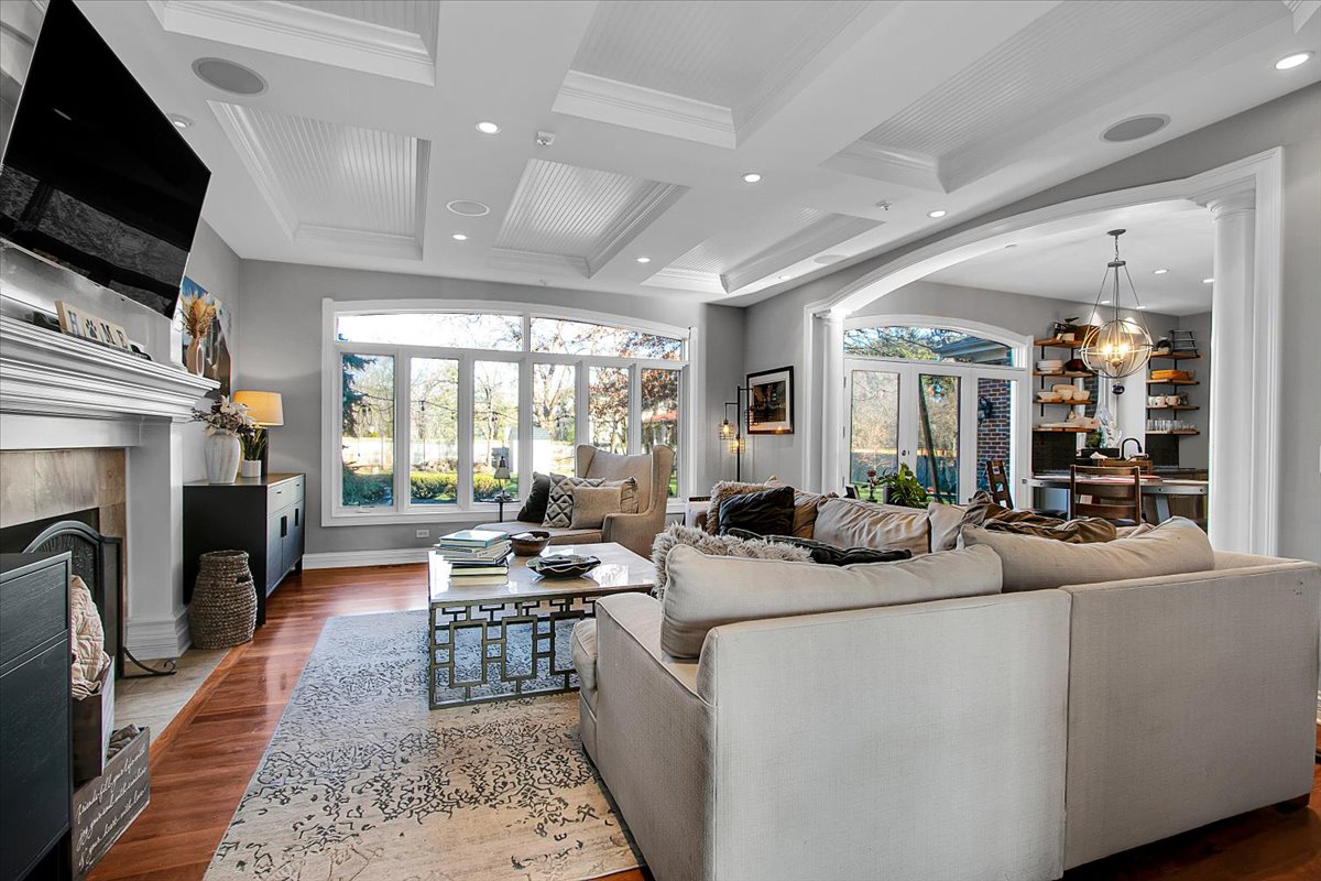 552 Ahlstrand Road Glen Ellyn, IL 60137 - Photo 10 of 51 Gallery Image 10