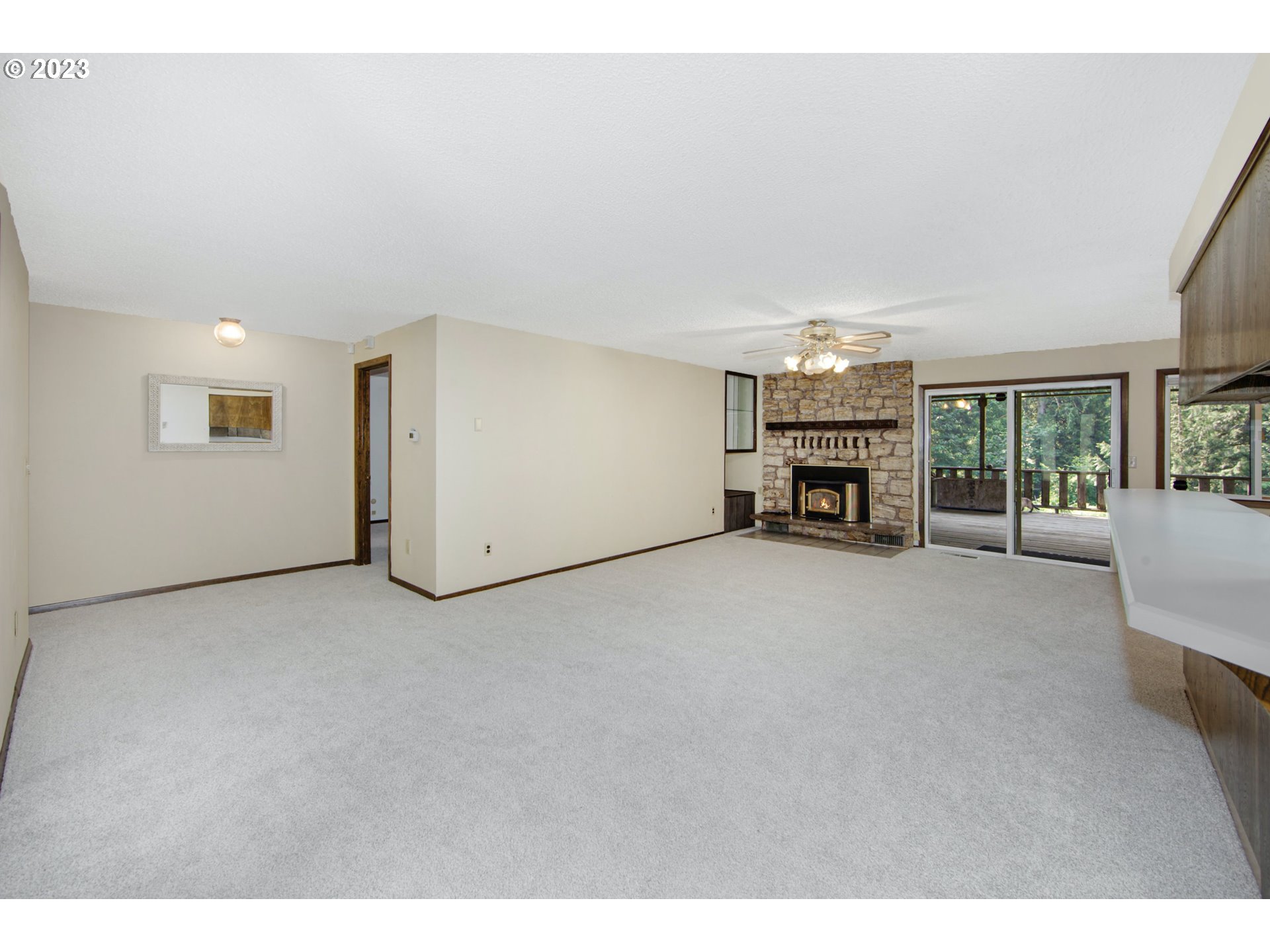 18820 South Ridge Road Oregon City, OR 97045 - Photo 4 of 27 a view of livingroom with furniture and window