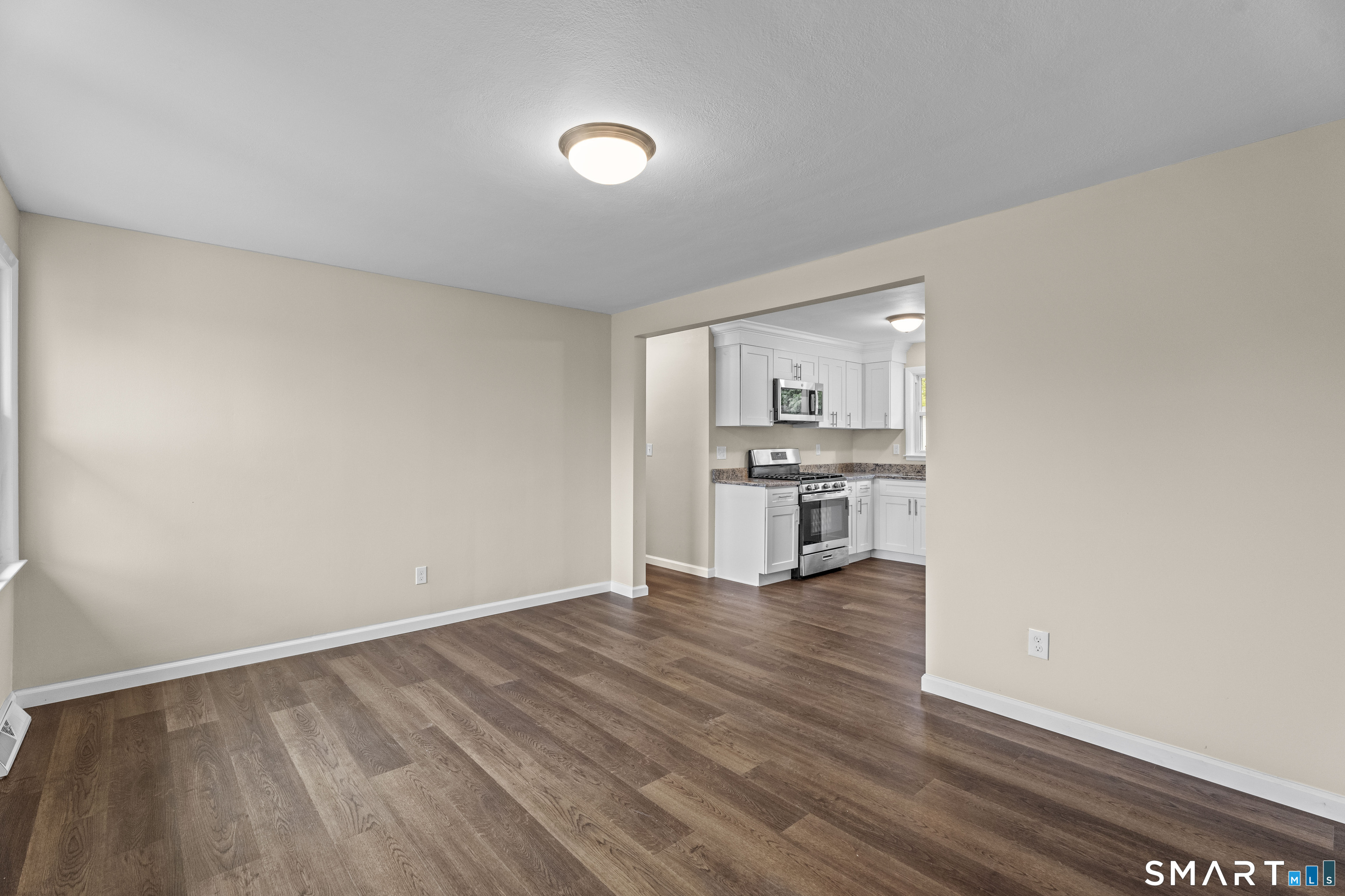 194 South End Road New Haven, CT 06512 - Photo 3 of 6