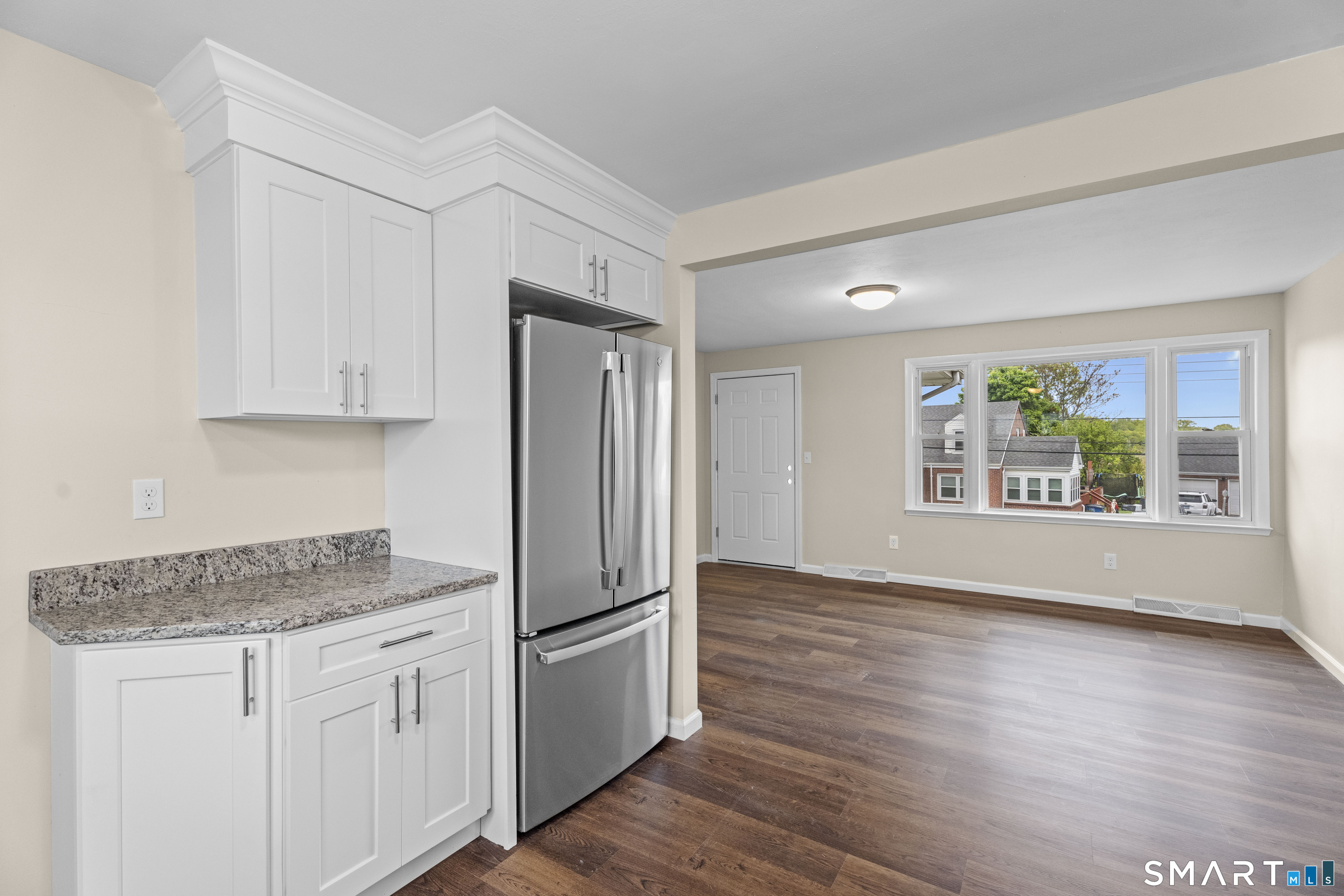 194 South End Road New Haven, CT 06512 - Photo 5 of 6