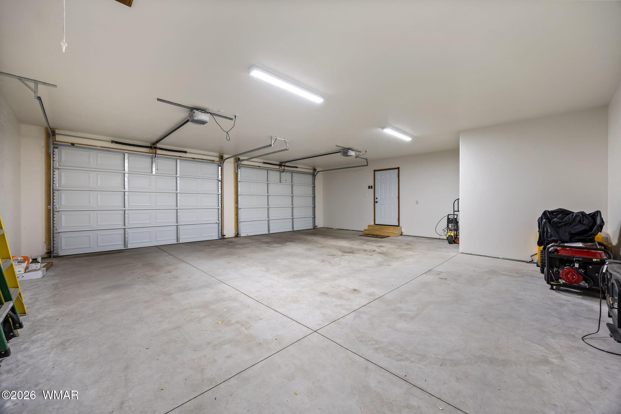 2337 Buffalo Loop Overgaard, AZ 85933 - Photo 21 of 43 a view of a garage