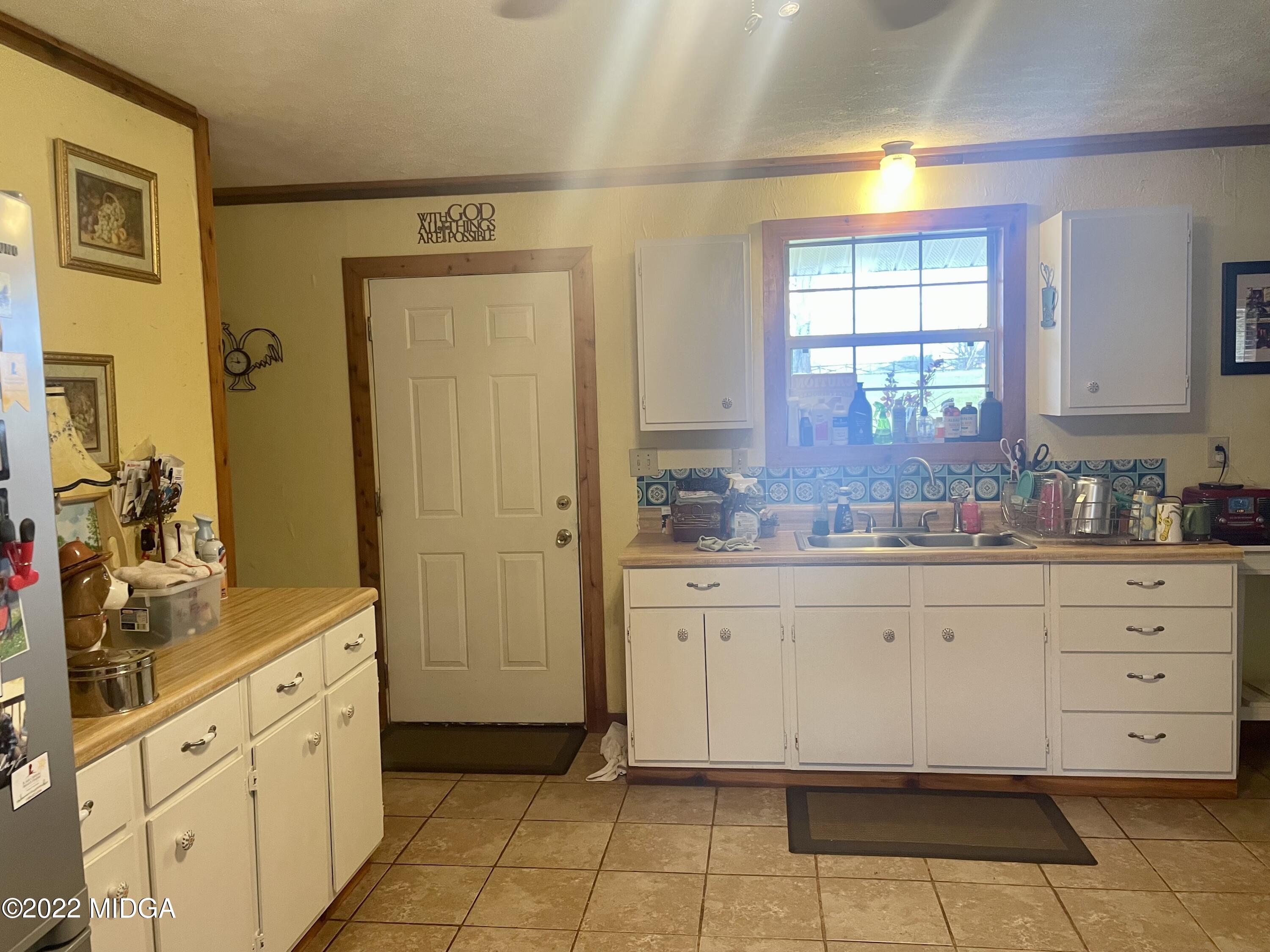 62 McMullen Road Forsyth, GA 31029 - Photo 2 of 10 a spacious bathroom with a granite countertop sink mirror and a