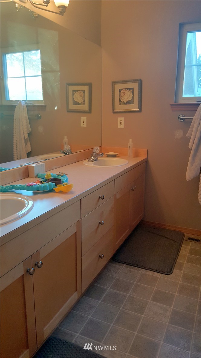 8832 Northeast 176th Street Bothell, WA 98011 - Photo 14 of 17 Gallery Image 14