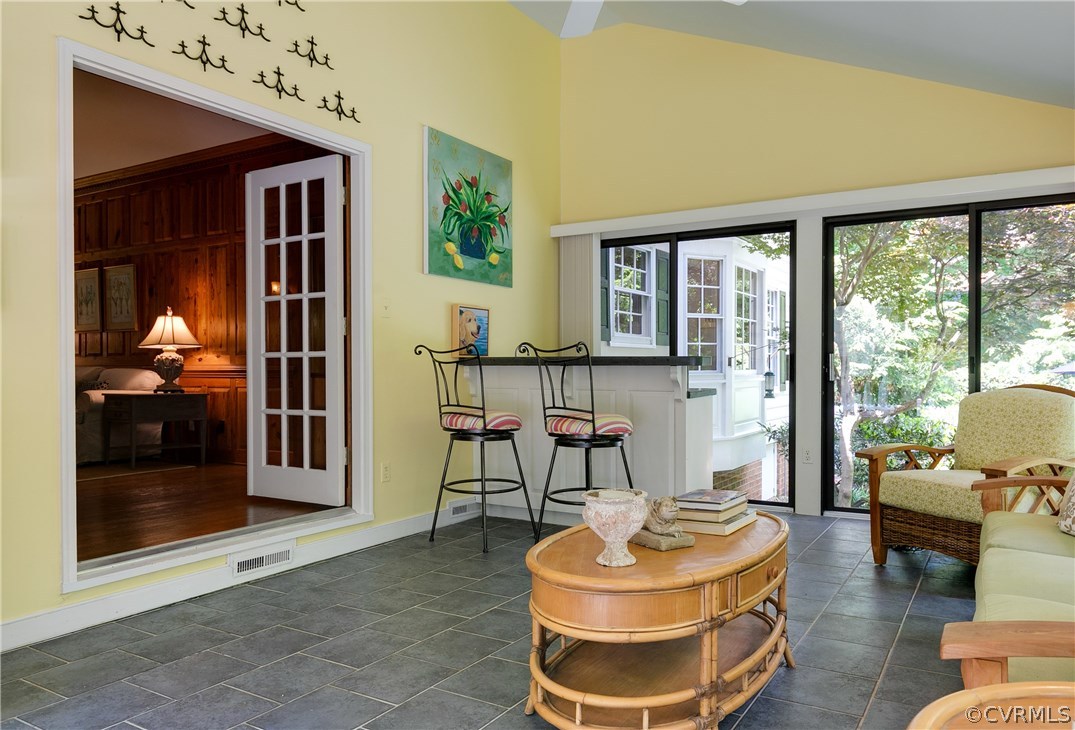 9800 Kingsbridge Road Henrico, VA 23238 - Photo 21 of 50 Sunroom wet bar