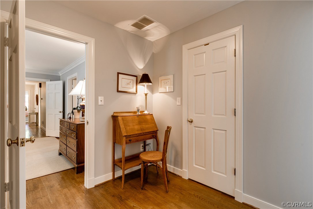 9800 Kingsbridge Road Henrico, VA 23238 - Photo 32 of 50 Dressing Area off of Master Bedroom with walk-in c