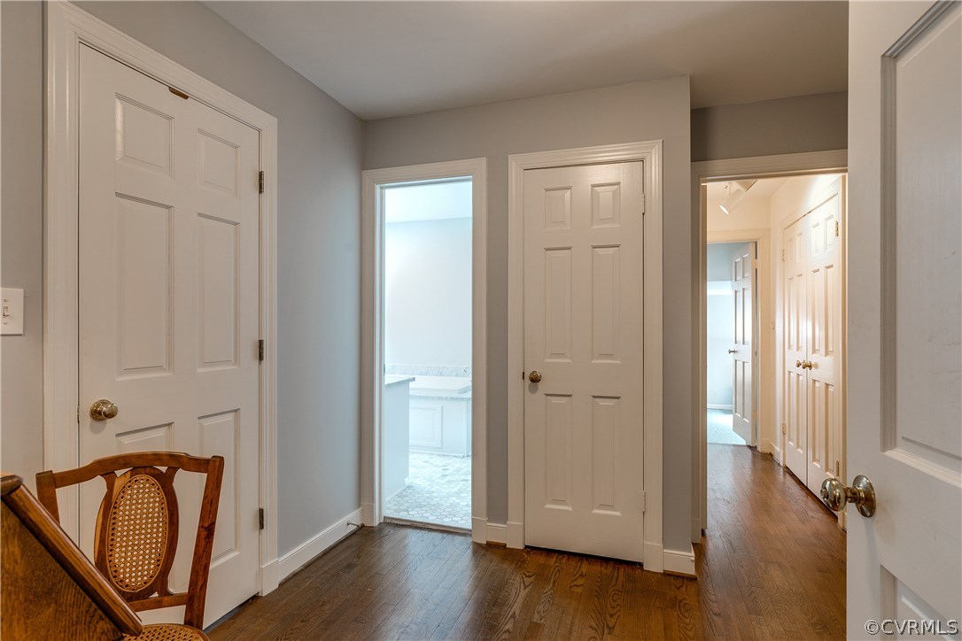 9800 Kingsbridge Road Henrico, VA 23238 - Photo 33 of 50 Dressing Area looking into Master Bath #2