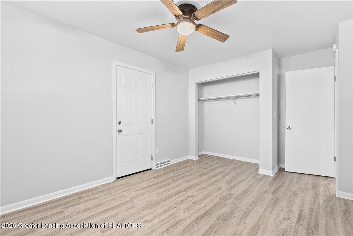 6041 Hilliard Road Lansing, MI 48911 - Photo 10 of 26 25-Media Jett - 16