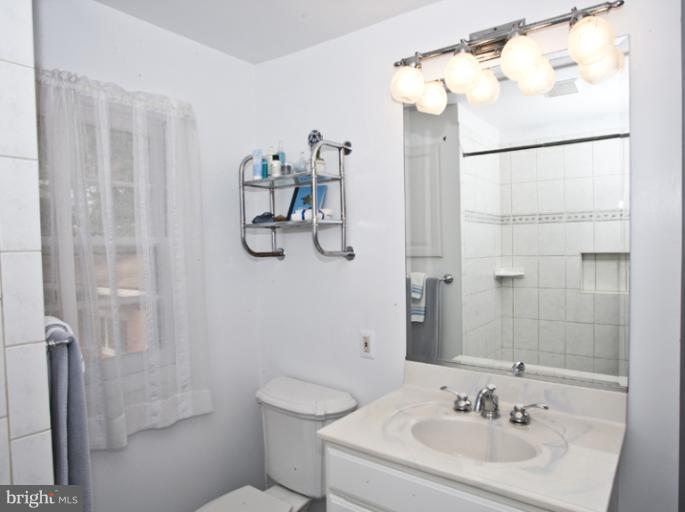7906 Greeley Boulevard Springfield, VA 22152 - Photo 3 of 28 Bath
