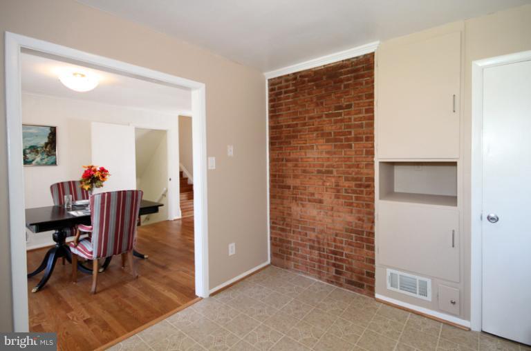 7906 Greeley Boulevard Springfield, VA 22152 - Photo 4 of 28 Kitchen