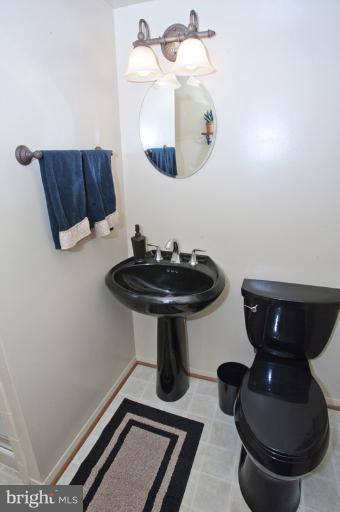 7906 Greeley Boulevard Springfield, VA 22152 - Photo 6 of 28 Bath