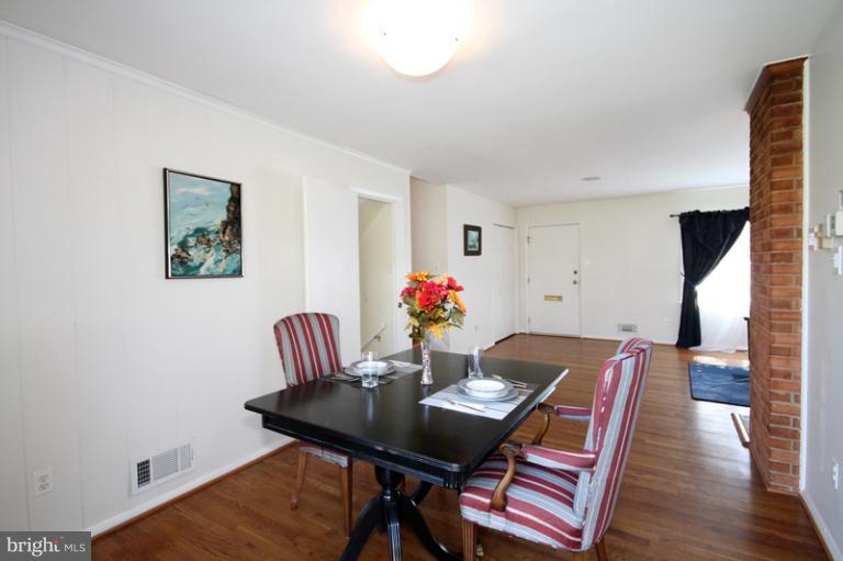 7906 Greeley Boulevard Springfield, VA 22152 - Photo 9 of 28 Dining Room