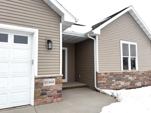 $474,900 | N1845 Schroeder Farm Drive, Greenville, WI 54942