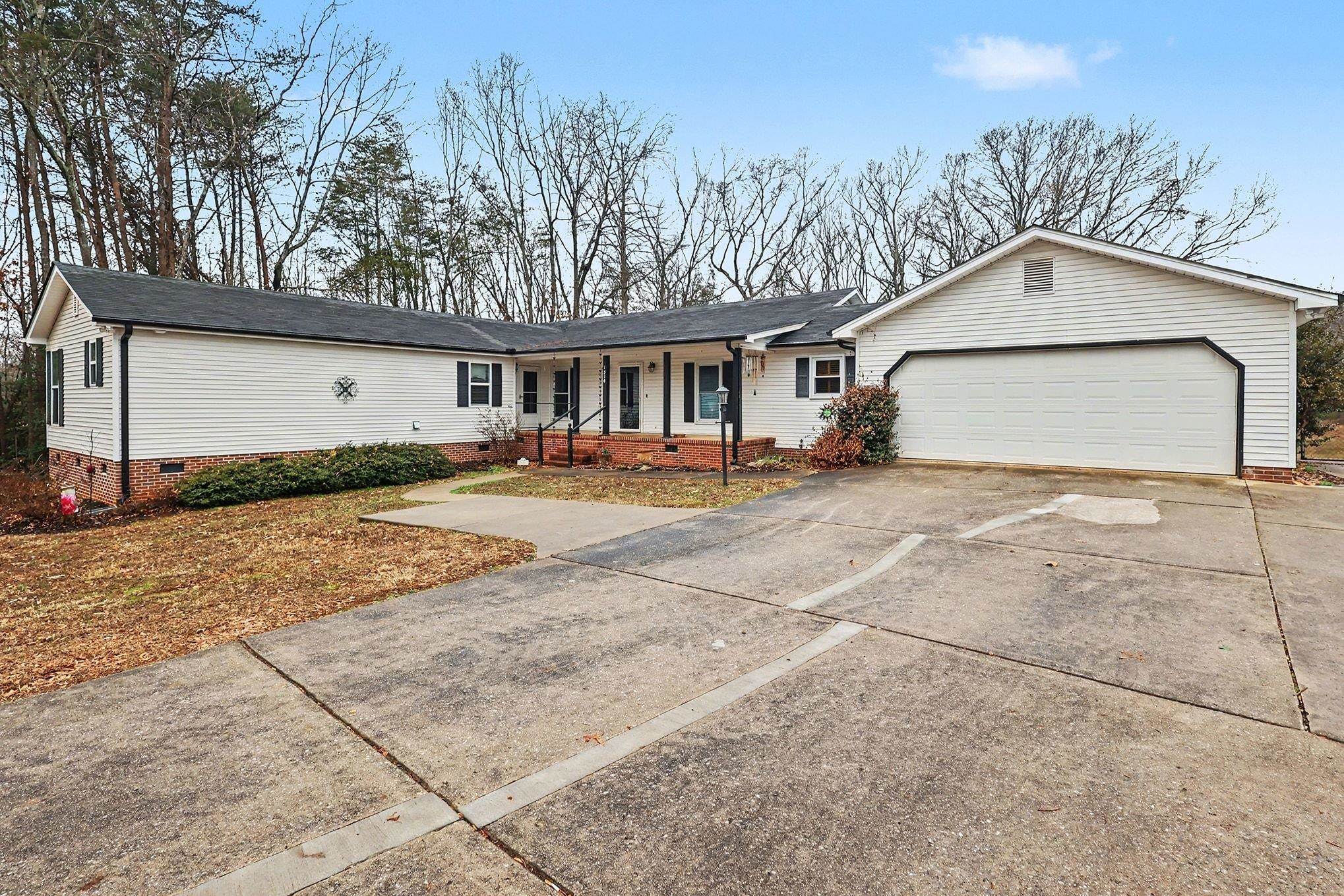 1514 Clement Road Greer, SC 29650 - Photo 2 of 38