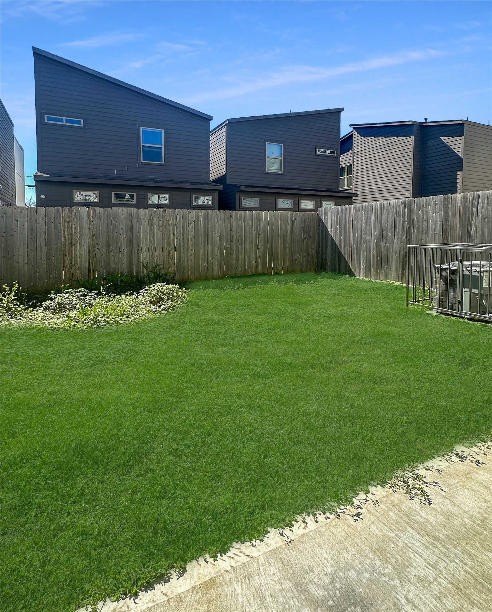 4702 Oats Street, Unit B Houston, TX 77020 - Photo 20 of 20 a view of a backyard