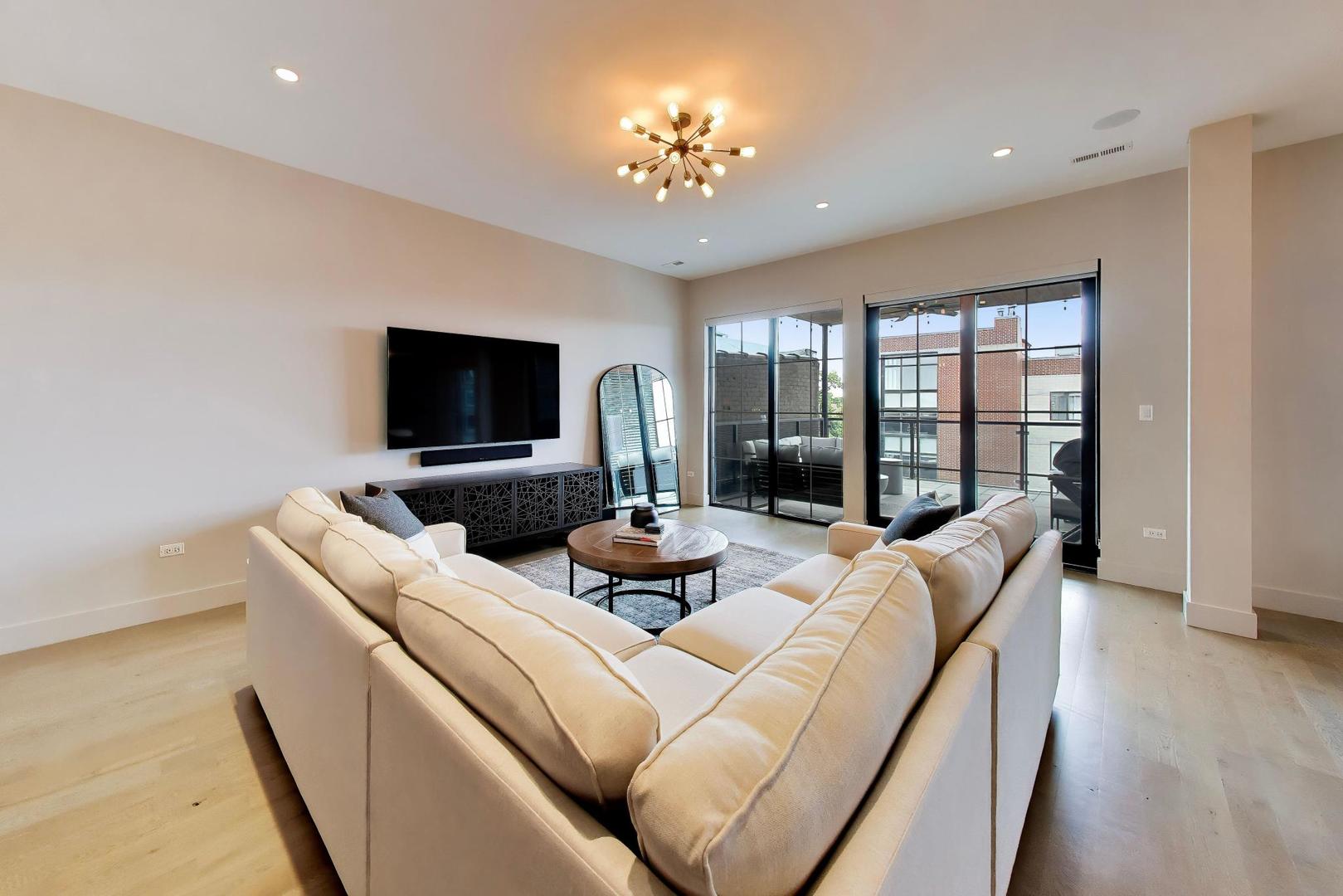 1902 West Division Street, Unit 4S Chicago, IL 60622 - Photo 4 of 33