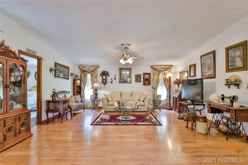 4460 Beacon Light Road Edgewater, FL 32141 - Photo 11 of 49 Gallery Image 11
