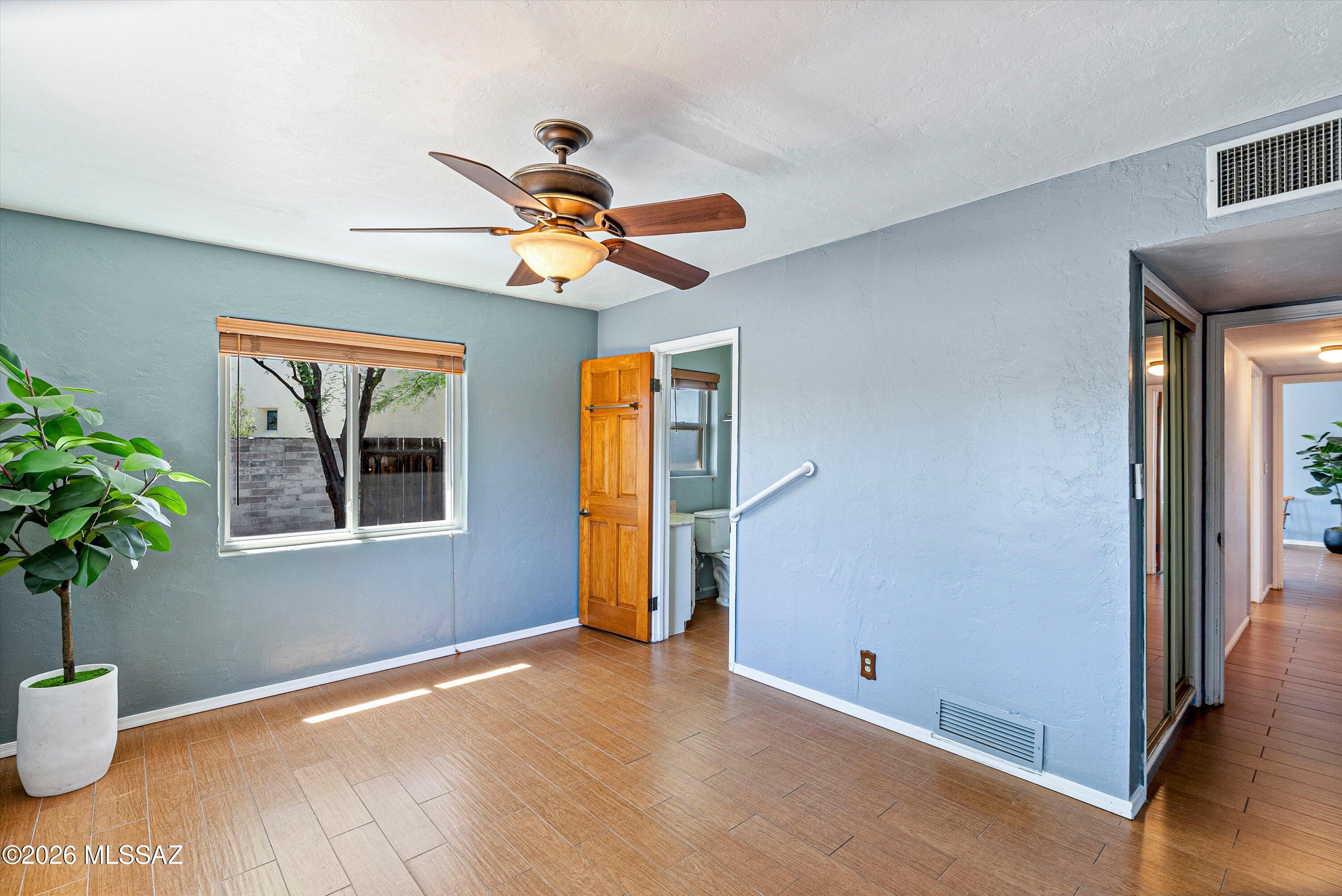 2107 East Lind Road Tucson, AZ 85719 - Photo 26 of 43 a view of an empty room with a window