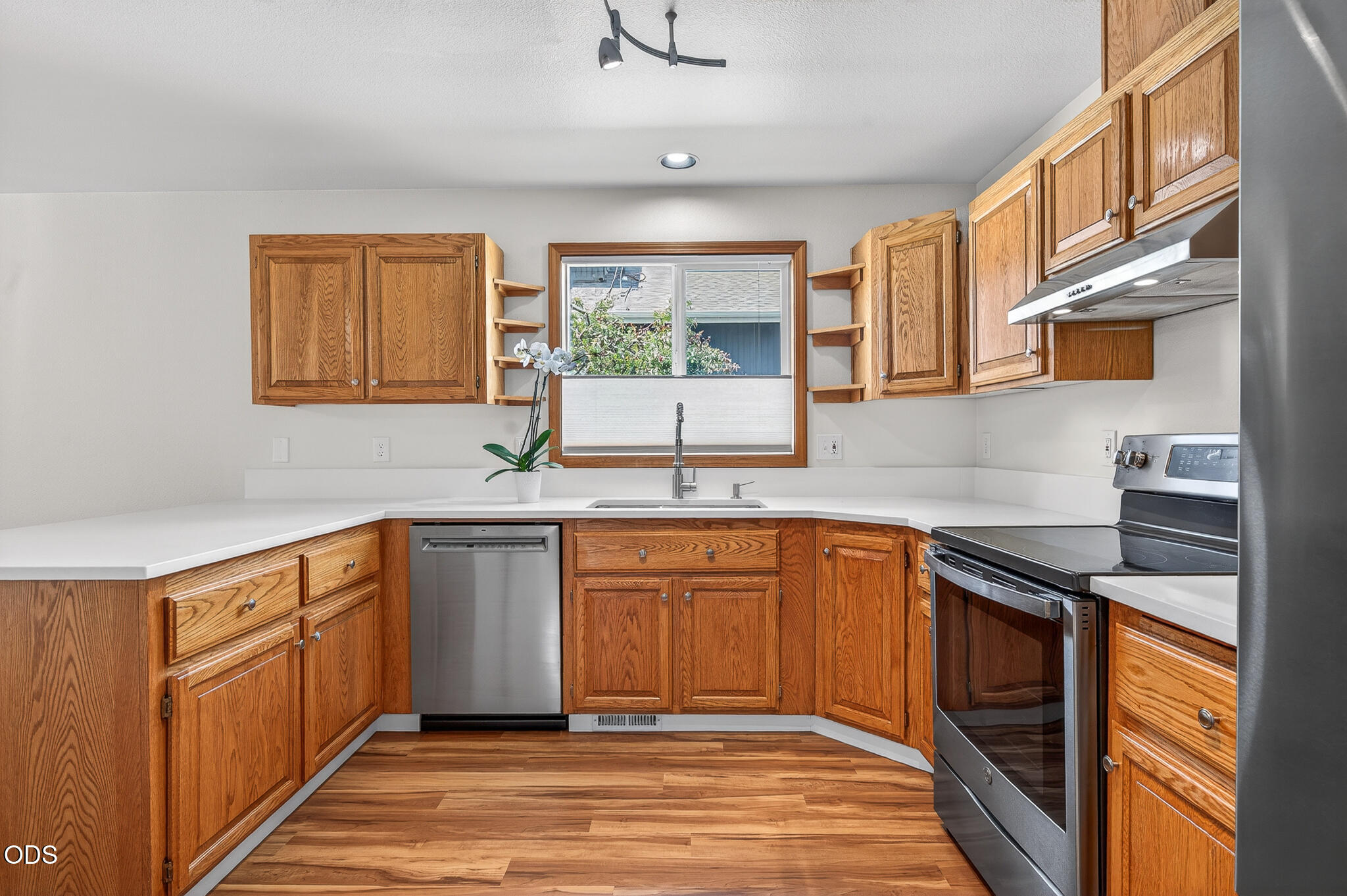 2990 Northeast Wells Acres Road Bend, OR 97701 - Photo 7 of 39
