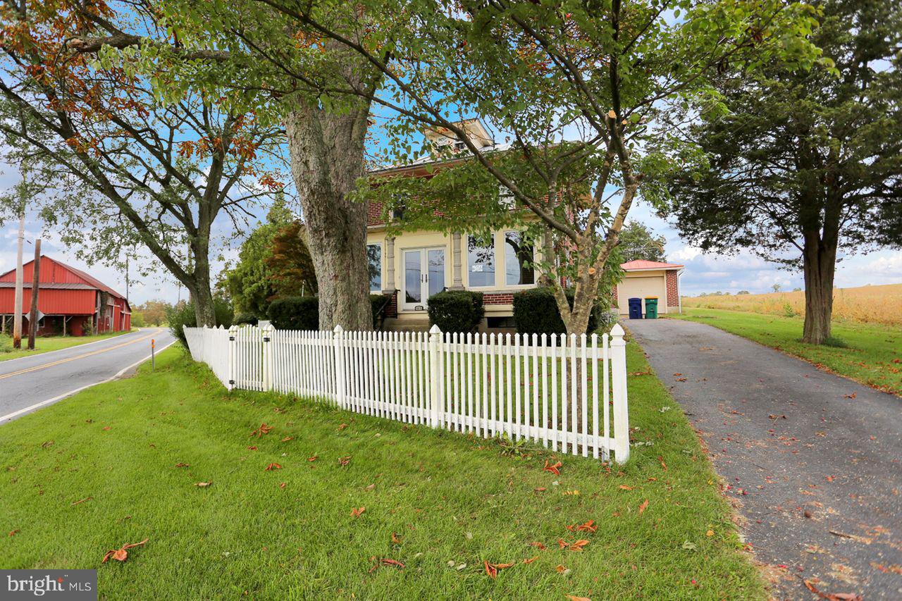 115 Goose Lane Reading, PA 19608 - Photo 2 of 32 Gallery Image 2