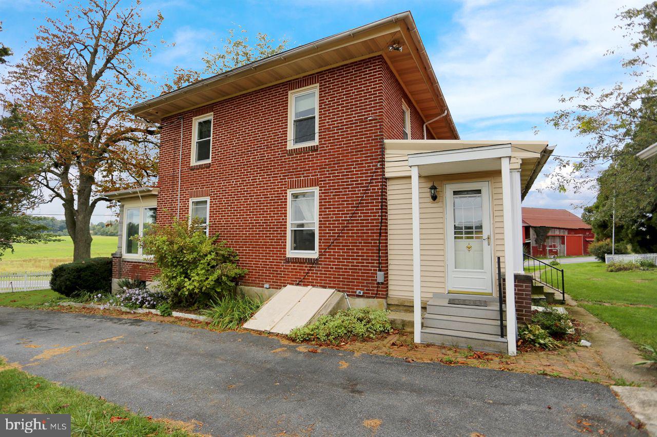 115 Goose Lane Reading, PA 19608 - Photo 3 of 32 Gallery Image 3