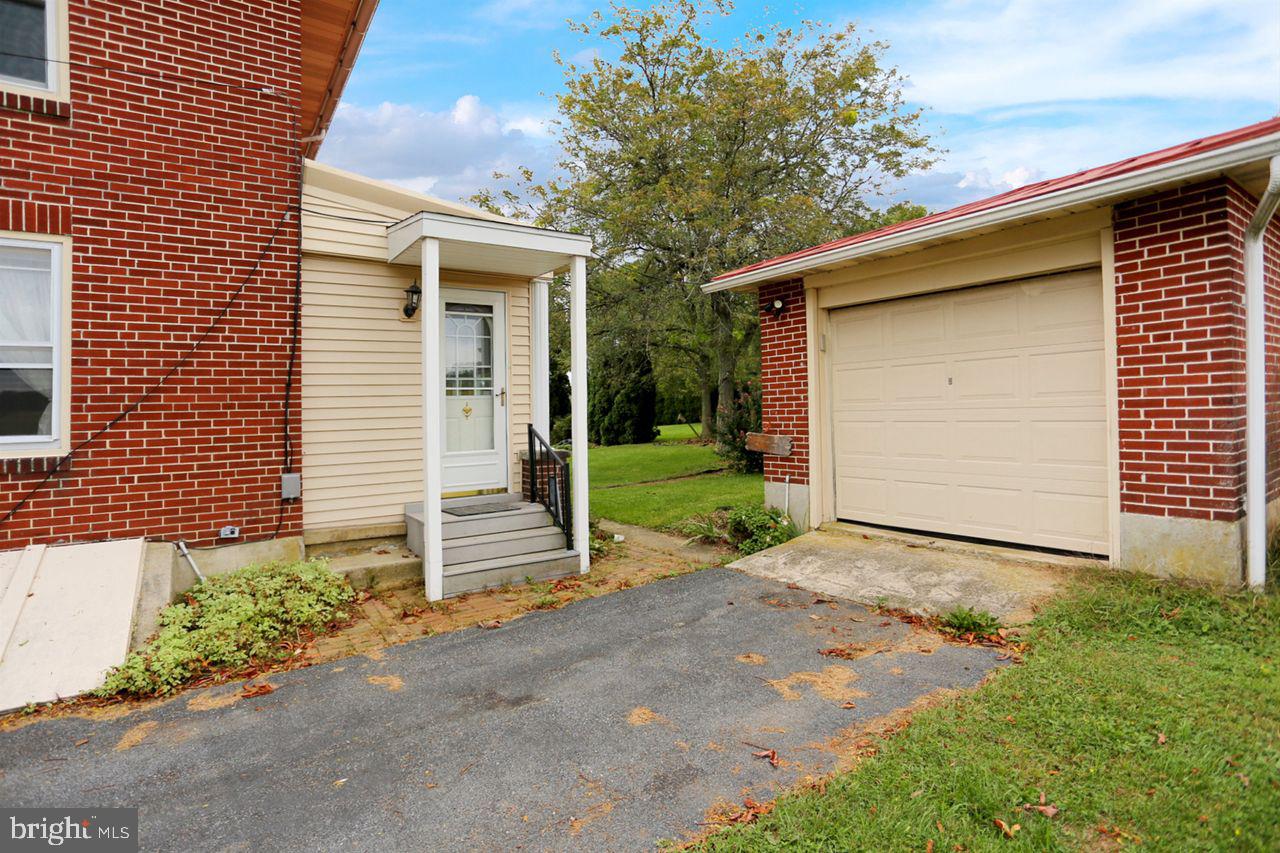 115 Goose Lane Reading, PA 19608 - Photo 4 of 32 Gallery Image 4