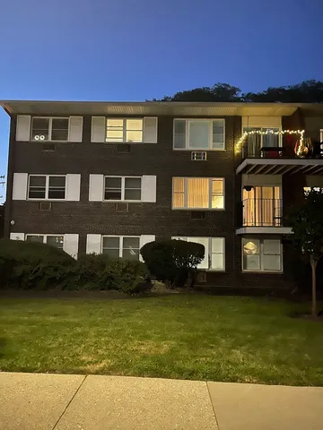 $220,000 | 8710 Skokie Boulevard, Unit 3BS, Skokie, IL 60077