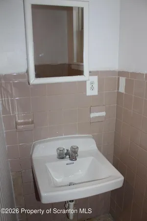 $1,150 | 715 Moosic Street, Unit 1, Scranton, PA 18505