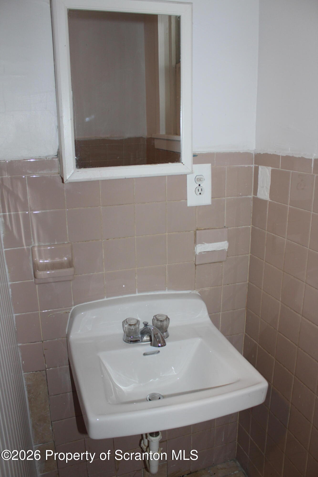 715 Moosic Street, Unit 1 Scranton, PA 18505 - Photo 9 of 19 IMG_6962