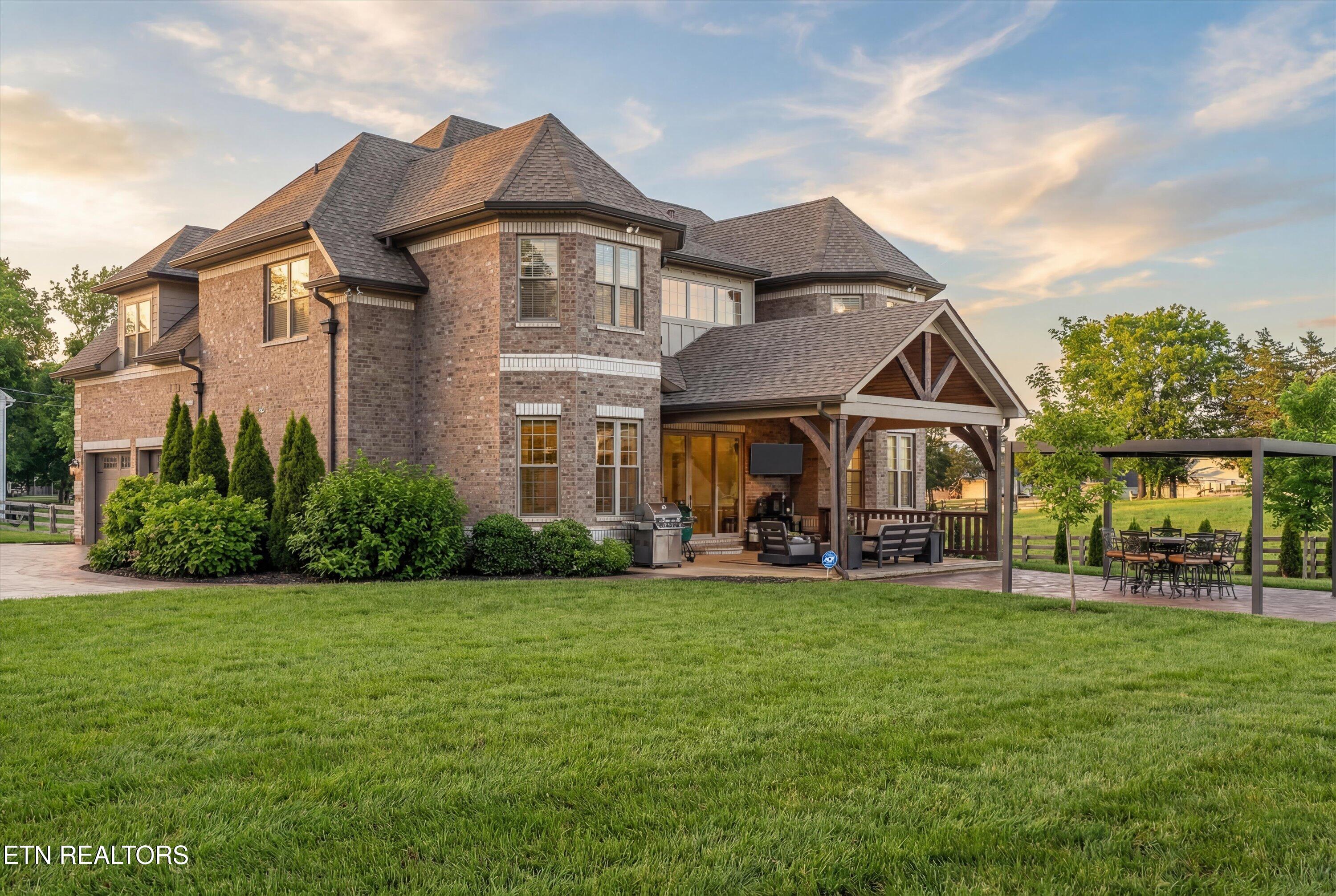 1807 Thompson Road Knoxville, TN 37932 - Photo 4 of 60 61-61-hf_20260120_140625_5d439496-e970-4