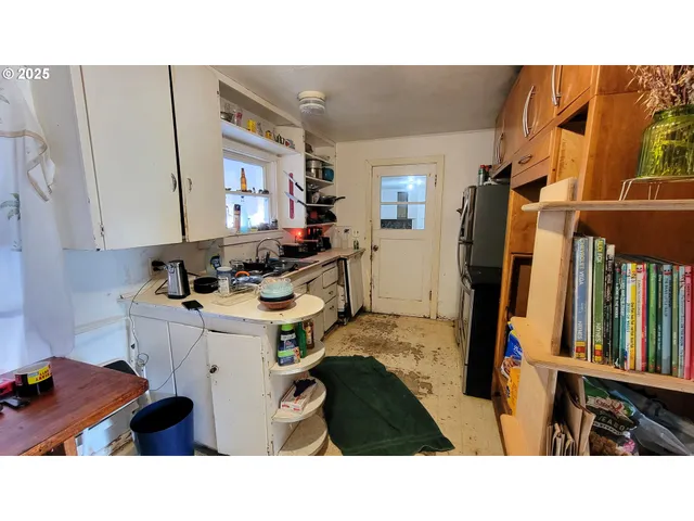 $149,900 | 1140 East Chamberlain Avenue, Cottage Grove, OR 97424