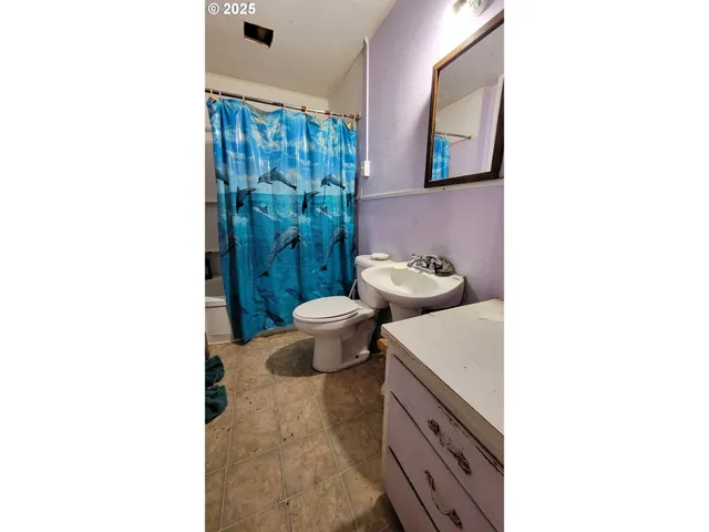 $149,900 | 1140 East Chamberlain Avenue, Cottage Grove, OR 97424