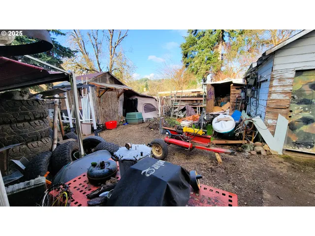 $149,900 | 1140 East Chamberlain Avenue, Cottage Grove, OR 97424