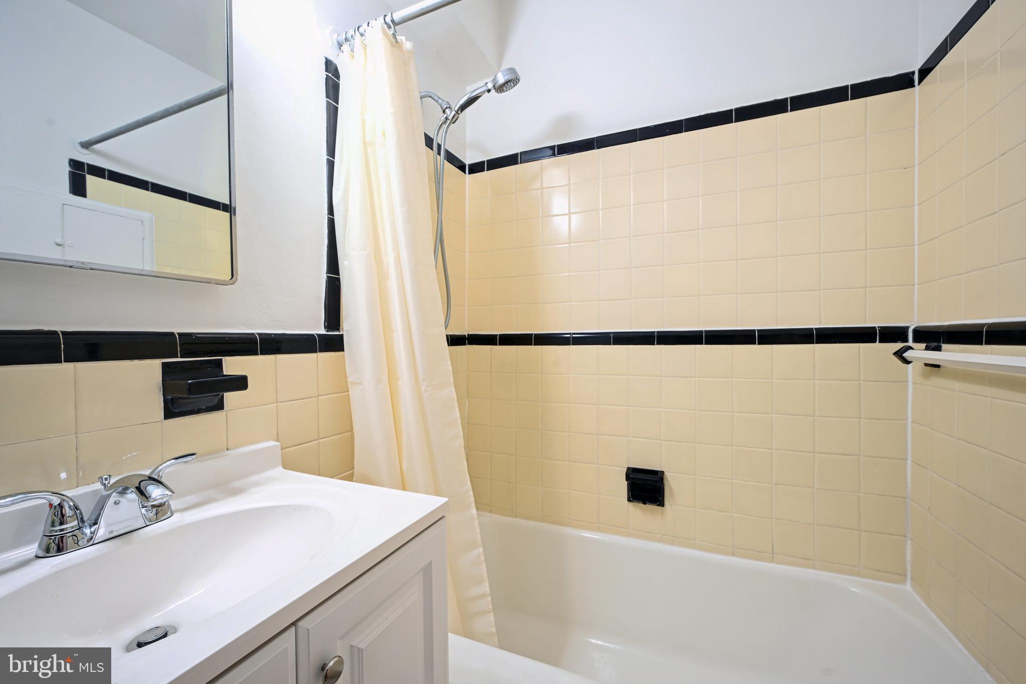 2500 Q Street Northwest, Unit 430 Washington, DC 20007 - Photo 18 of 24 Full Bath