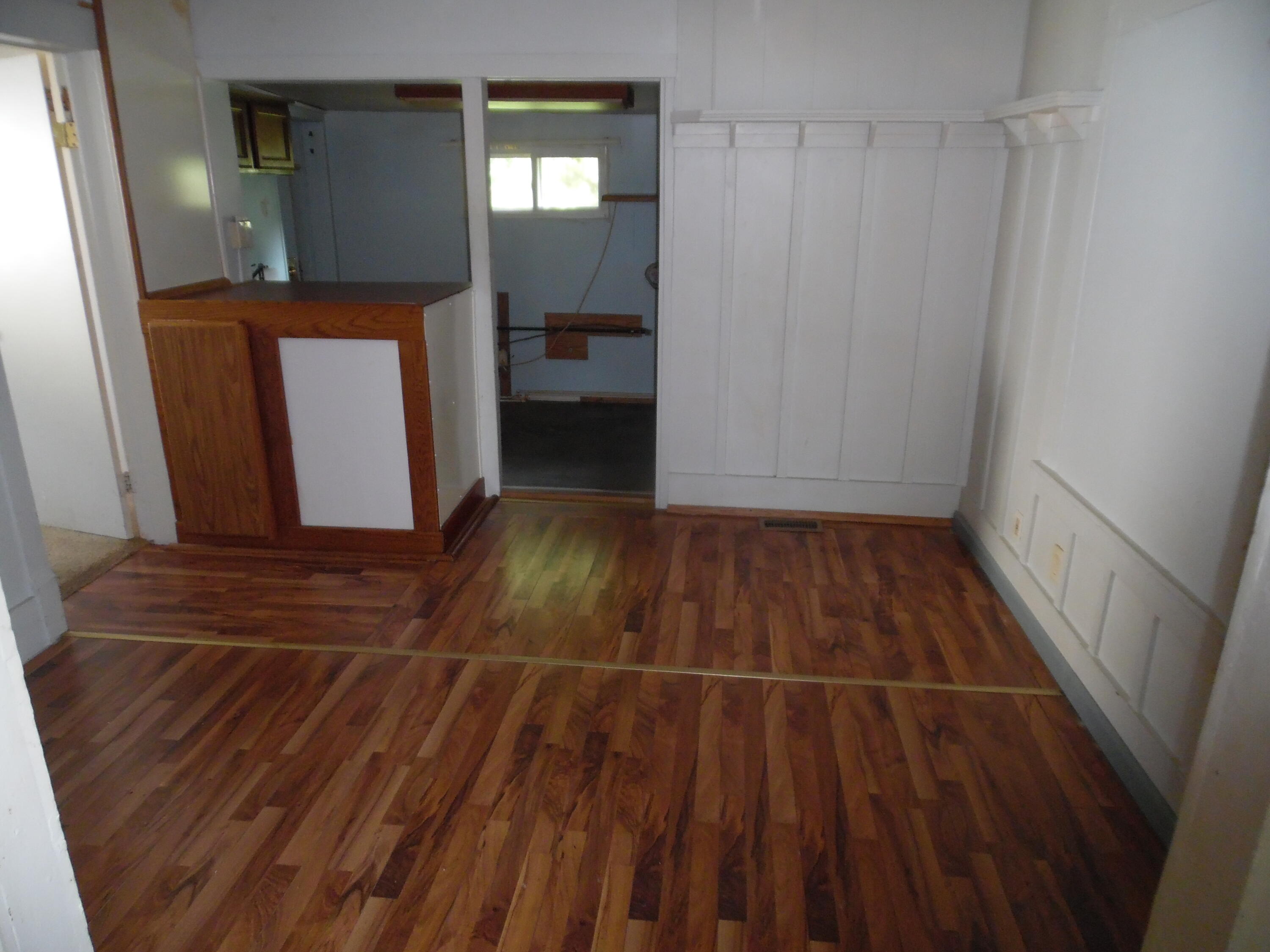441 Adams Street Jackson, MI 49202 - Photo 2 of 20 SAM_0601