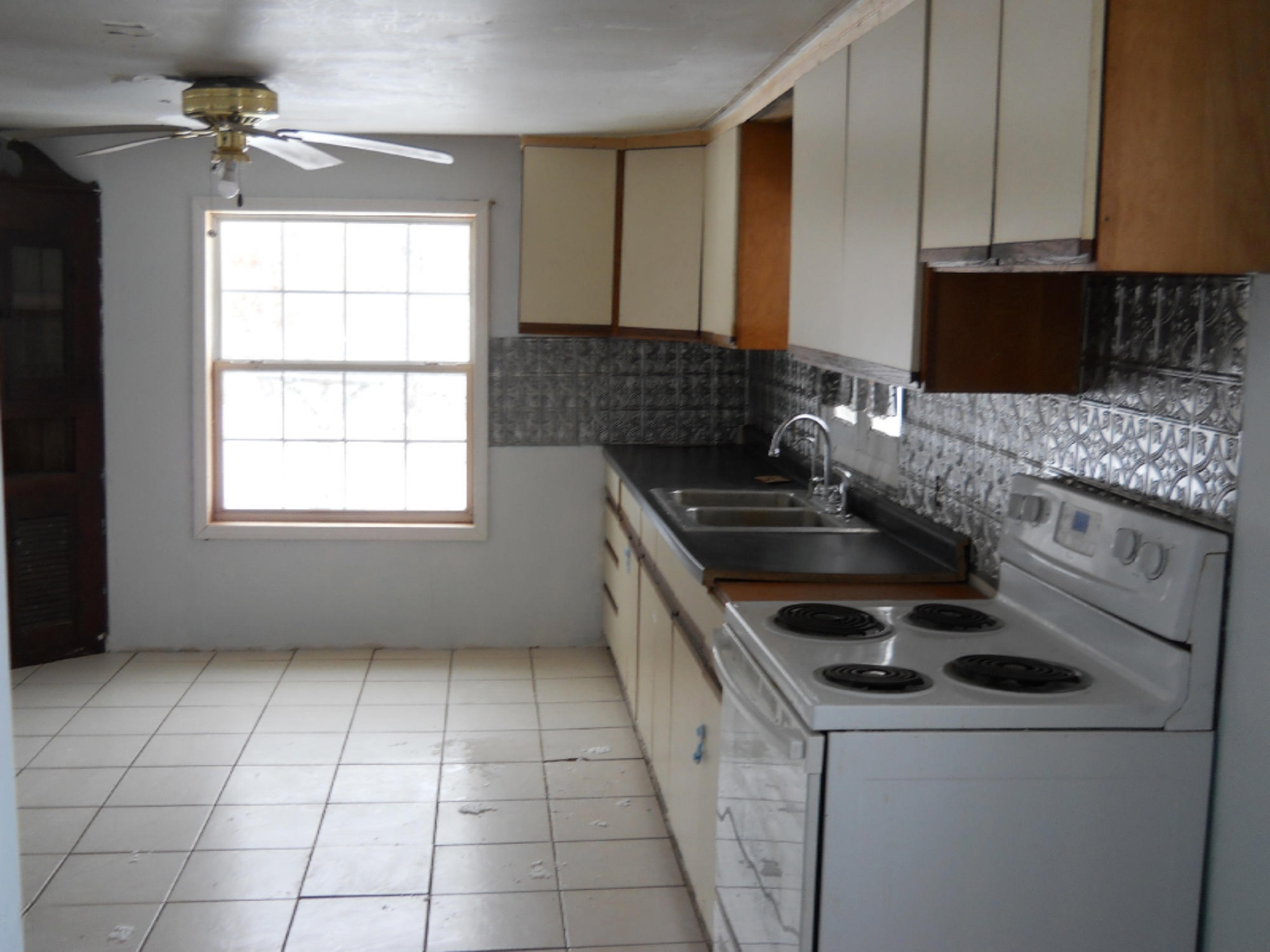 1491 Guernsey Road Lyons, MI 48851 - Photo 3 of 6 Kitchen