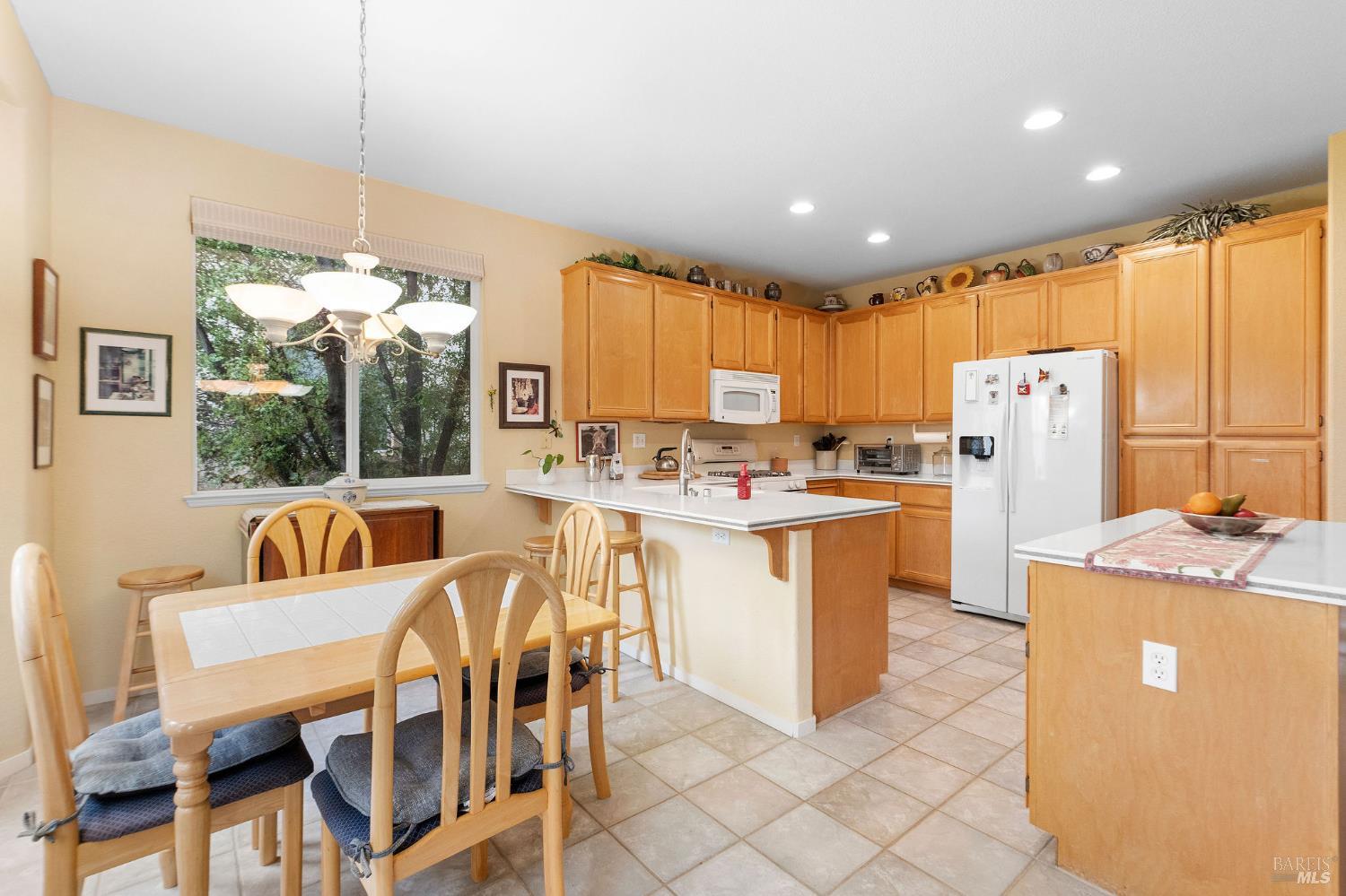 672 Meadowbrook Lane Rio Vista, CA 94571 - Photo 9 of 39 a kitchen with a table chairs refrigerator and microwave