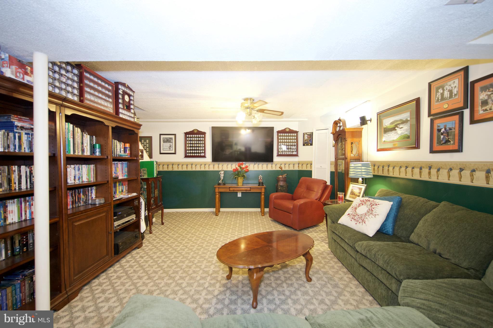 2702 Parallel Path Abingdon, MD 21009 - Photo 24 of 27 Family Room