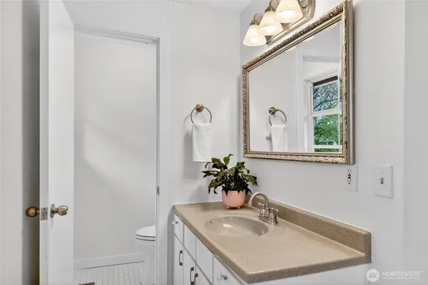 $600,000 | 927 South 240th Place, Des Moines, WA 98198