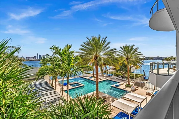 a view of yard with palm trees