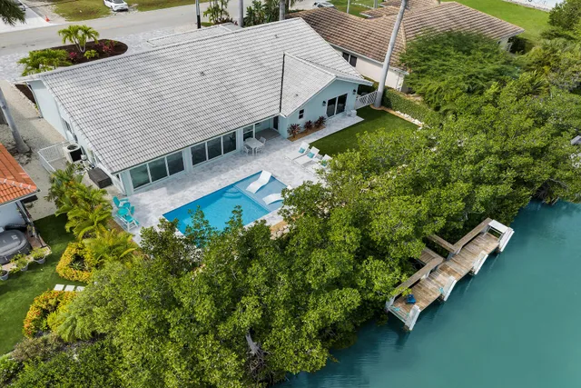 $2,750,000 | 230 13th Street, Key Colony Beach, FL 33051