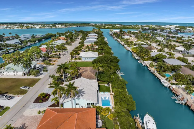 $2,750,000 | 230 13th Street, Key Colony Beach, FL 33051