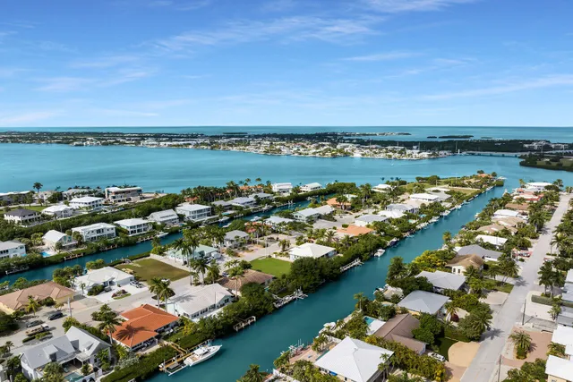 $2,750,000 | 230 13th Street, Key Colony Beach, FL 33051