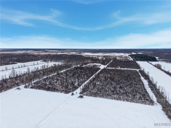 $399,000 | 6480 Ditch Road, Royalton, NY 14001