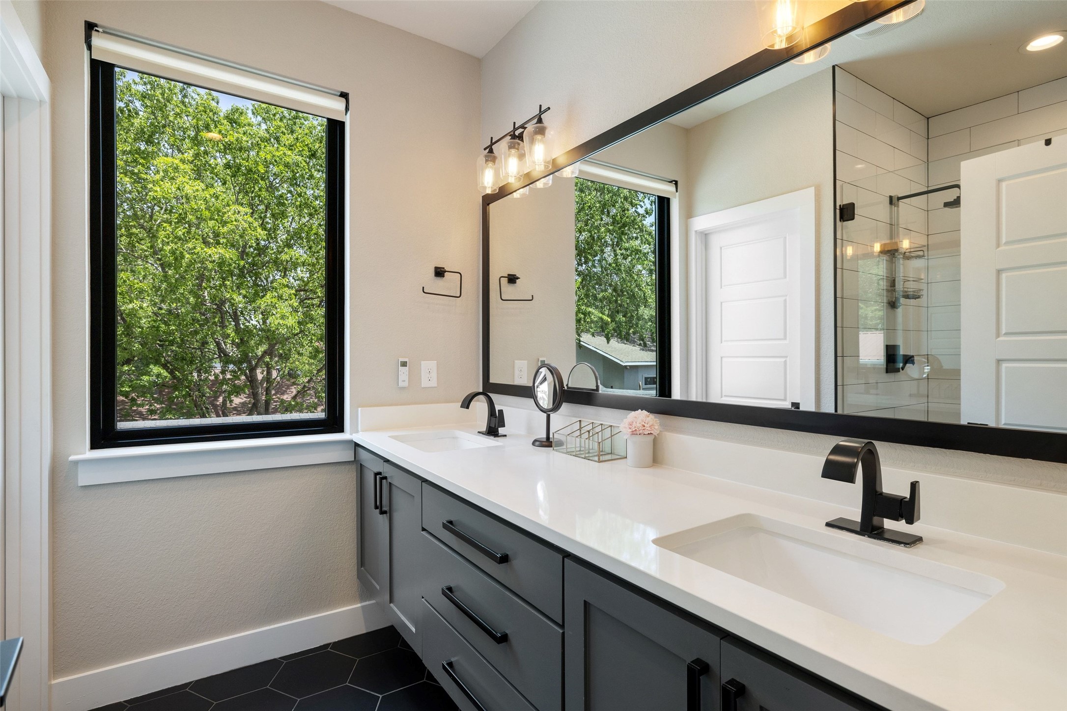 2202 Santa Rita Street Austin, TX 78702 - Photo 17 of 40 Full sized main bathroom with walk-in shower