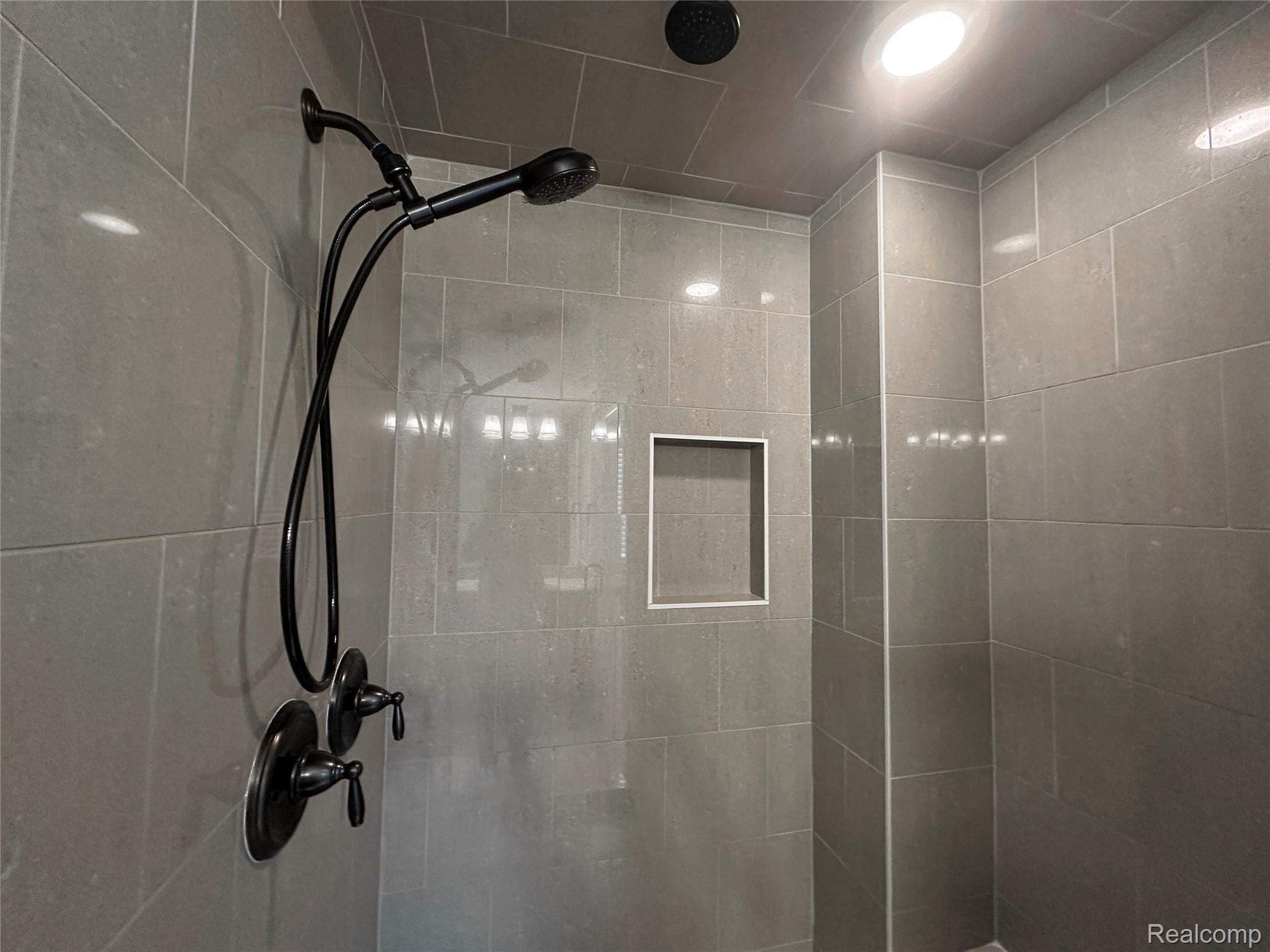 1555 Ruffner Avenue Birmingham, MI 48009 - Photo 31 of 48 Primary Shower